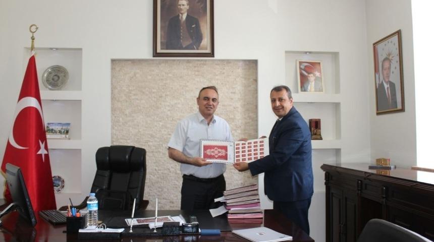 Tarihi Bayat Kilimi motiflerinin yer aldığı pullar bastırıldı