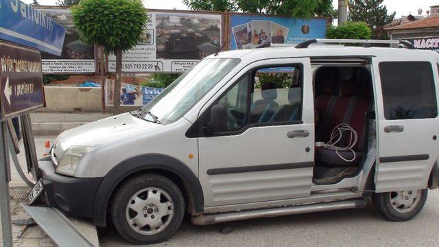 Şuhut’ta trafik kazası: 2 yaralı