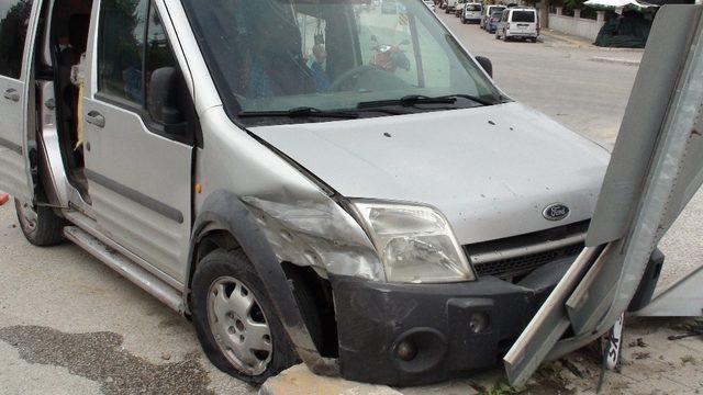 Şuhut’ta trafik kazası: 2 yaralı