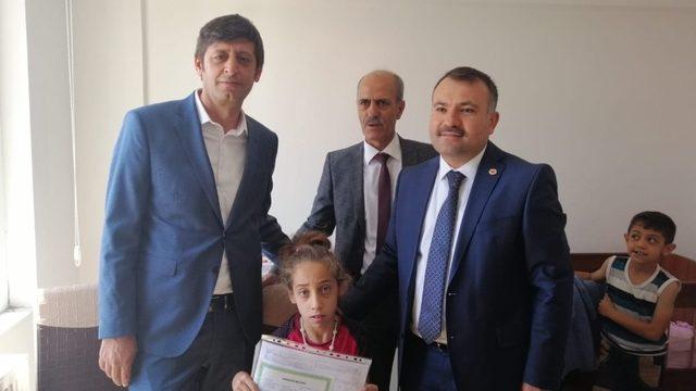 Evde eğitim gören Nurhayat’ın karne heyecanı