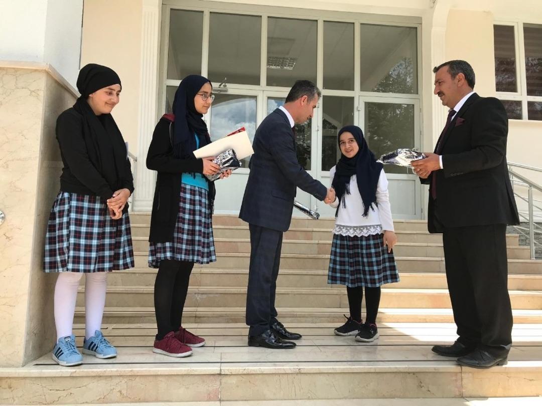 İmam Hatip Okulu&rsquo;ndan tablet hediyeli tatil