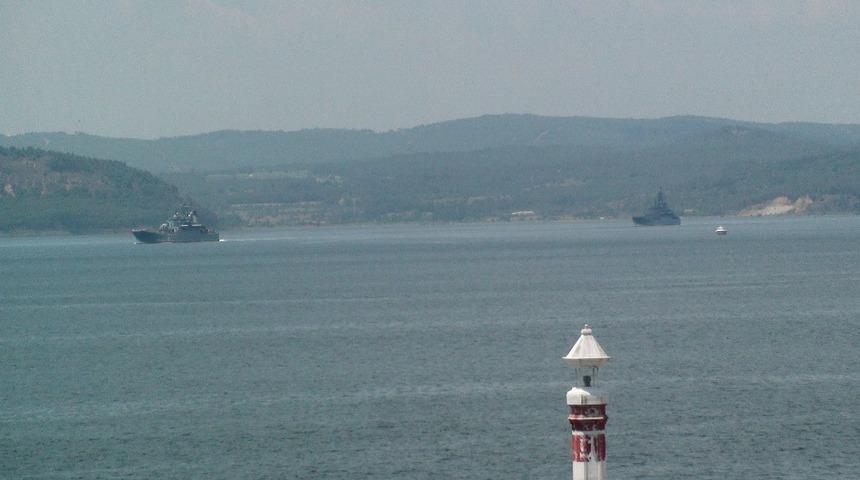 Rus savaş gemileri Çanakkale’den geçti