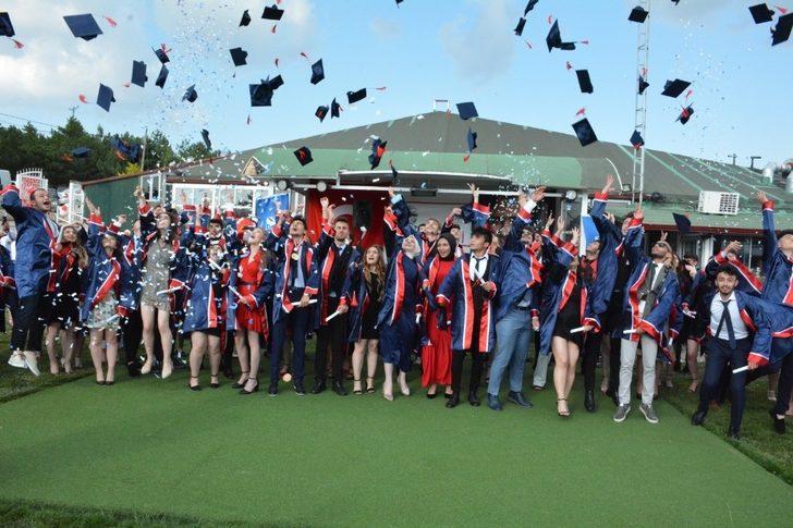 92 lise öğrencisi mezuniyet sevinci yaşadı G1