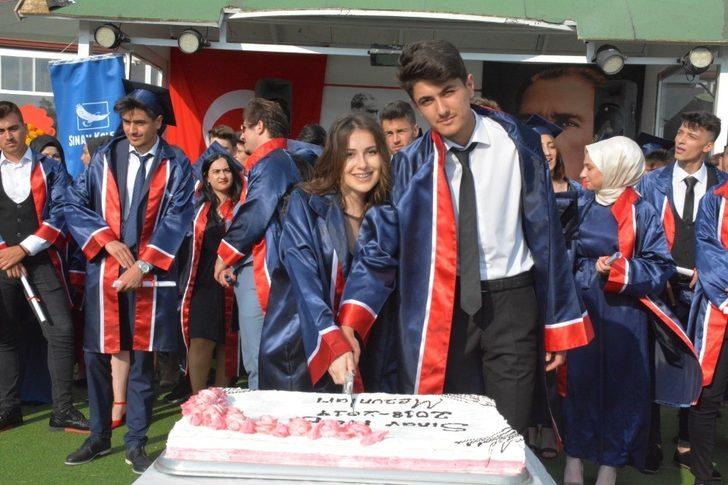 92 lise öğrencisi mezuniyet sevinci yaşadı G2