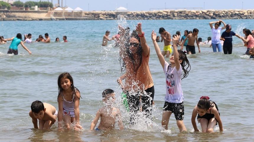 Hayatında denize girmeyen çocuklar denizle buluştu
