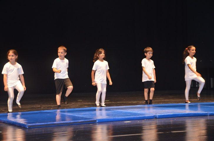 Minik öğrencilerin gösterisi göz kamaştırdı G3