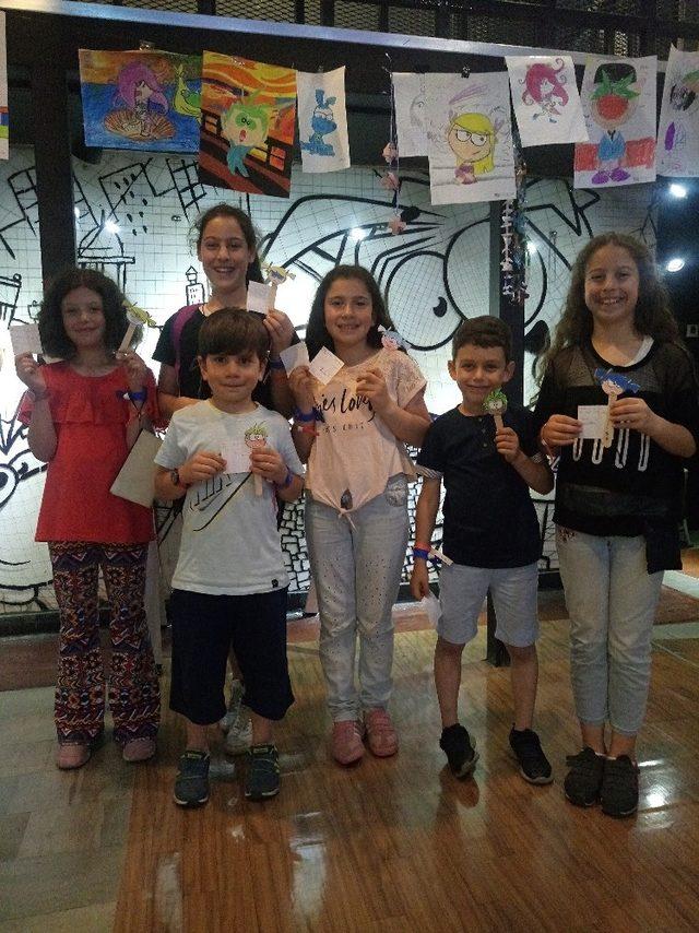 KidZania çocuklarından Erzincan’daki arkadaşlarına karne hediyesi