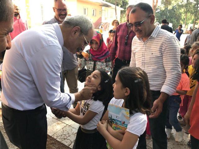 Başkan Bozdoğan, öğrencilerin karne heyecanına ortak oldu