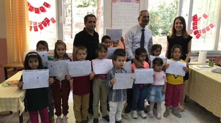 Başkan Bozdoğan, &ouml;ğrencilerin karne heyecanına ortak oldu