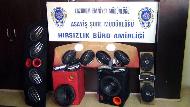 Hırsızlık şüphelisi sevgililer yakalandı