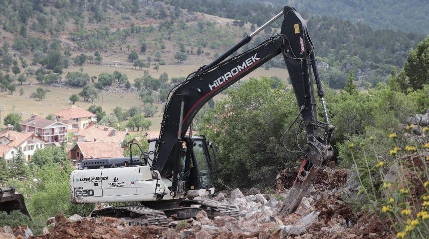 Akseki Belediyesi Susuzşahap Mahallesi&rsquo;nde yol a&ccedil;ımı yaptı