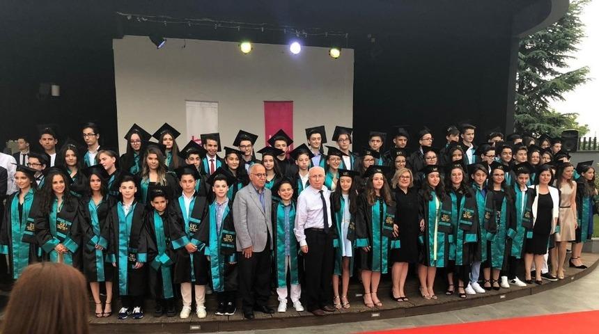 Tan &Ouml;zl&uuml;ce&rsquo;de mezuniyet coşkusu