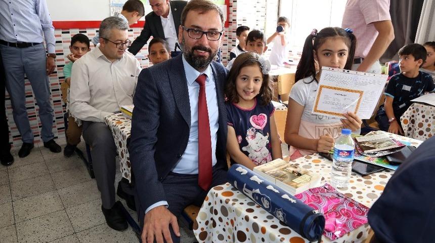 Aksaray&rsquo;da 83 bin &ouml;ğrenci karnelerini aldı