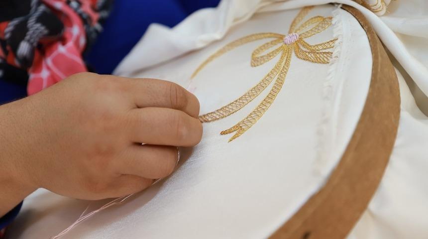 Şehitkamilli kadınlar &ouml;nce &ouml;ğreniyor sonra &uuml;retiyor