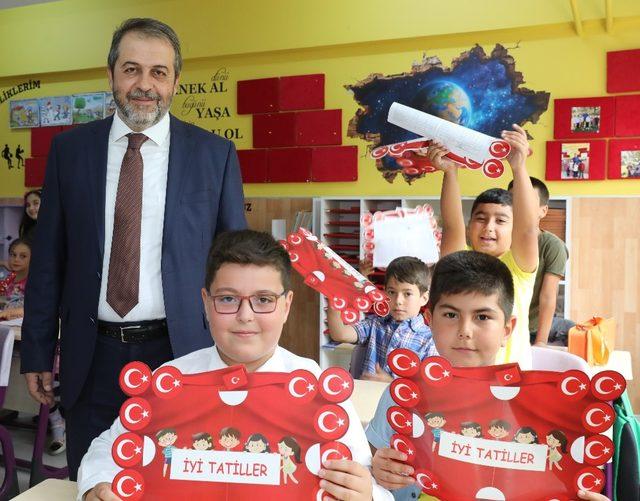 Kocasinan Belediyesi’nden öğrencilere karne hediyesi