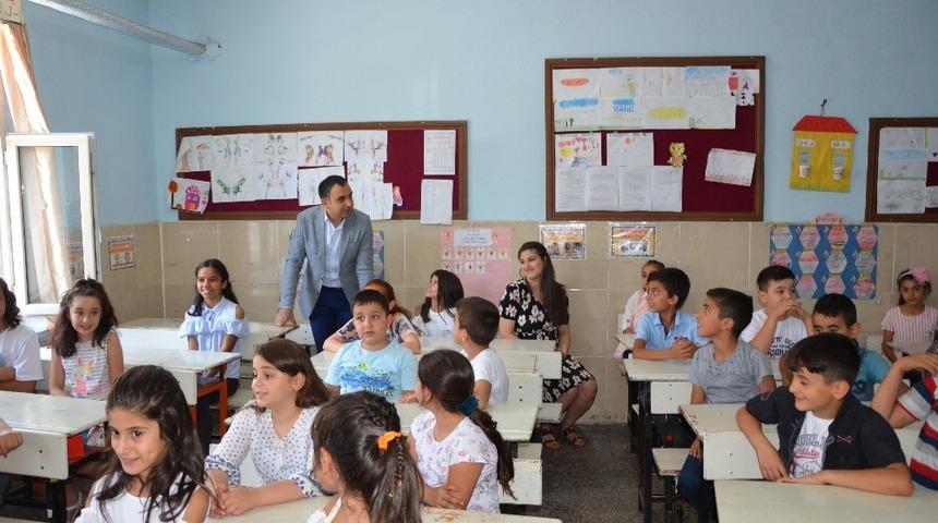 Silvan&rsquo;da &ouml;ğrencilerin karne sevinci