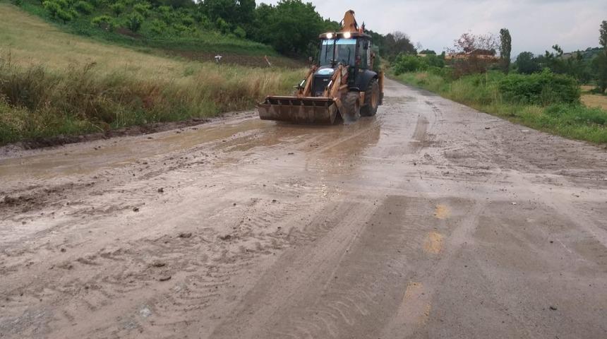 İlkadım&rsquo;da ekipler yağmur sonrası seferber oldu