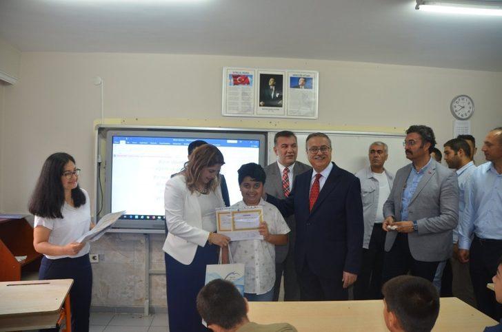 Mersin’de yaklaşık 400 bin öğrenci karne sevinci yaşadı G2