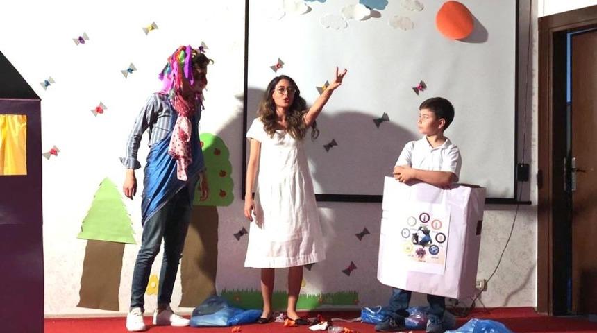 Üniversite öğrencilerinden çevre için tiyatro gösterisi