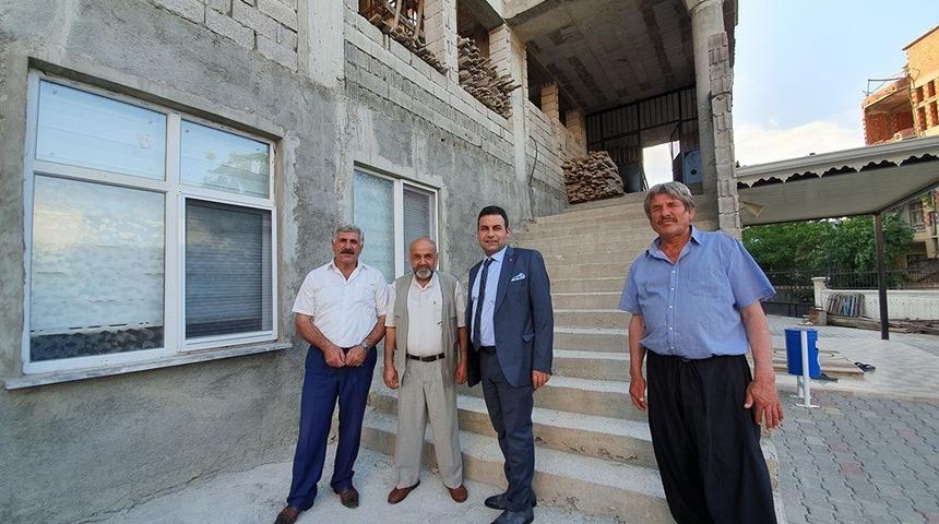 Cami ve taziye evi inşaatları sürüyor