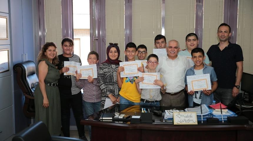 &Ouml;zel &ccedil;ocuklar karne sevincini paylaştı