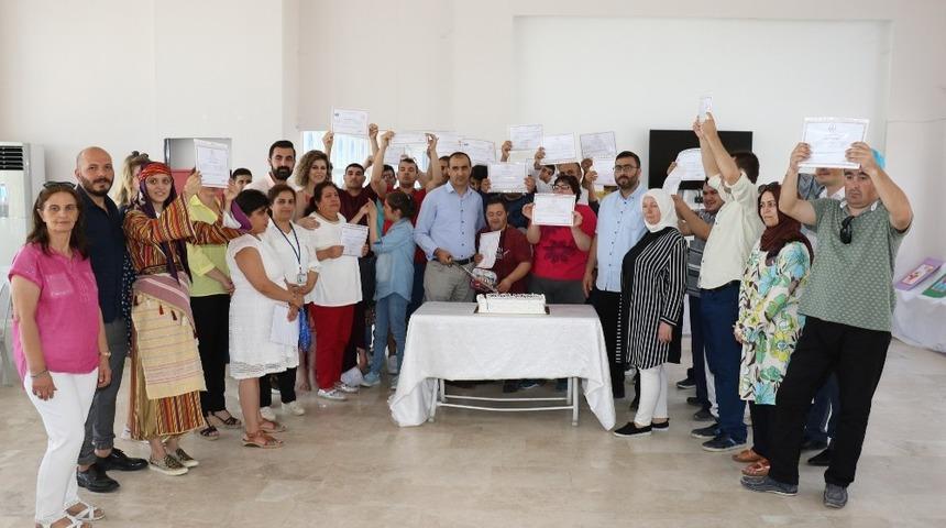 Yunusemre&rsquo;de &ouml;zel &ouml;ğrenciler belgelerini aldı