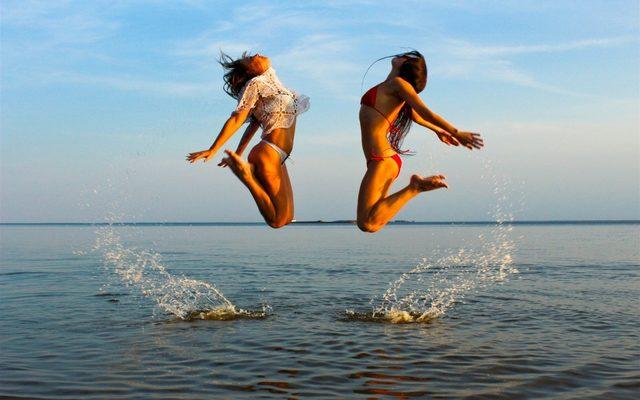 girl-jump-wallpapers_602493238