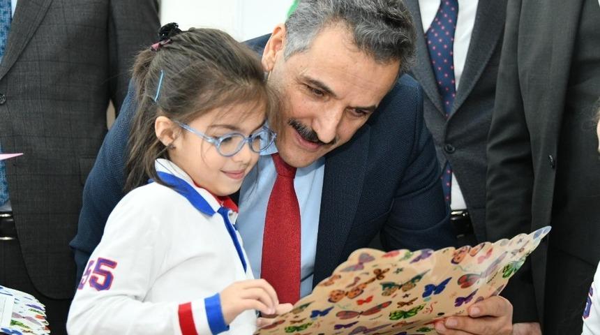 Vali Kaymak: &ldquo;Karne, sadece &ouml;ğrencinin değerlendirilmesi i&ccedil;in bir vasıta değil&rdquo;