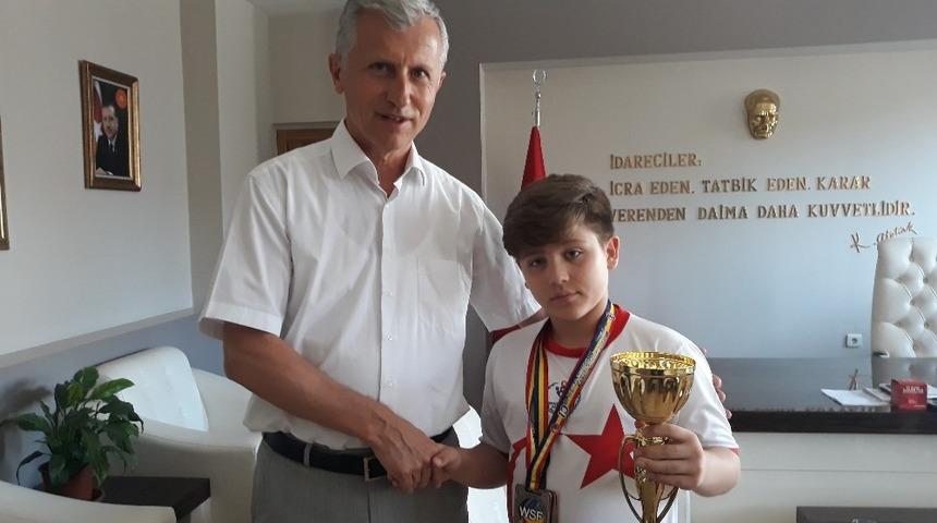 Madalya avcısı minik Kaan, iki madalya ve 1 kupa kazandı