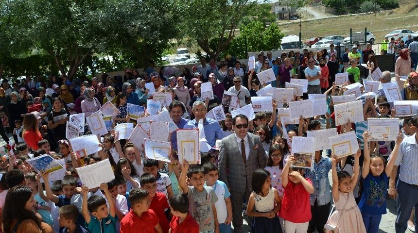 Darende&rsquo;de 5 bin 569 &ouml;ğrenci karnesine kavuştu