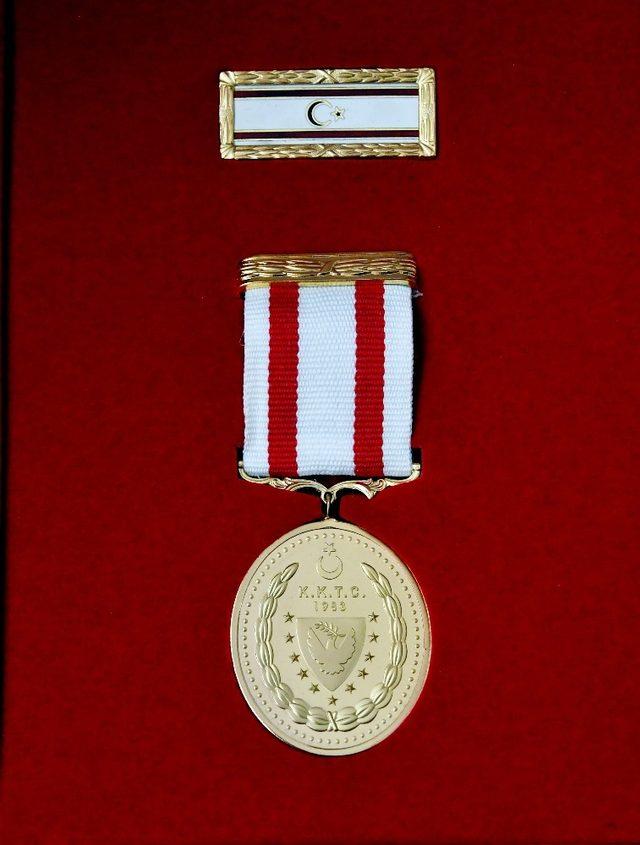 Kıbrıs gazilerine madalya ve berat