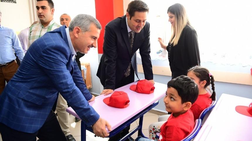 Çınar, öğrencilerin karne sevincine ortak oldu