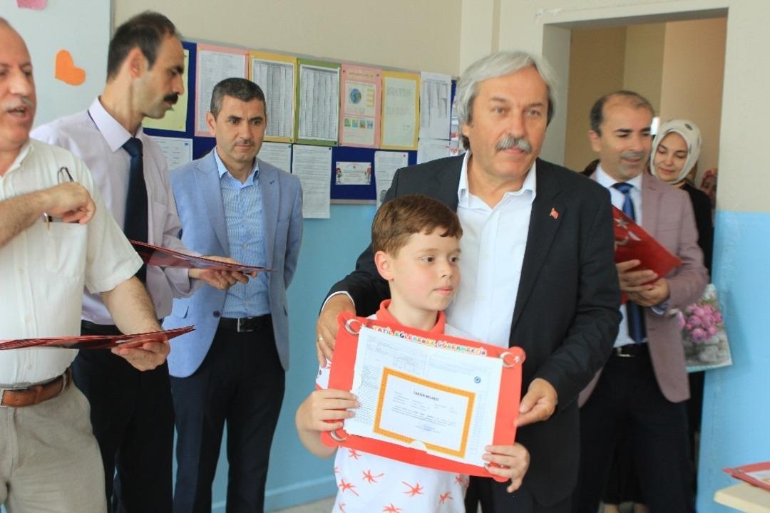 Osmaneli&rsquo;de &ouml;ğrencilerin karne heyecanı