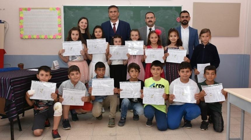 İn&ouml;n&uuml;&rsquo;de karne sevinci