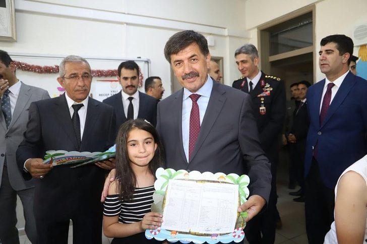 Başkan Aksun, karne dağıtım törenine katıldı G3