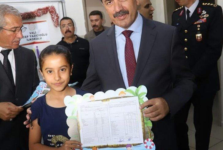 Başkan Aksun, karne dağıtım törenine katıldı G5