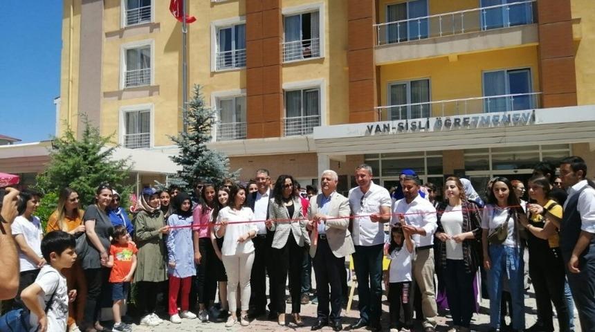 Edremit Anadolu Lisesi &ouml;ğrencilerin resim sergisi