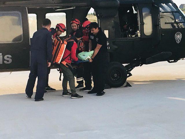Yaylada yıldırım isabet eden 2 kişi helikopterle kurtarıldı
