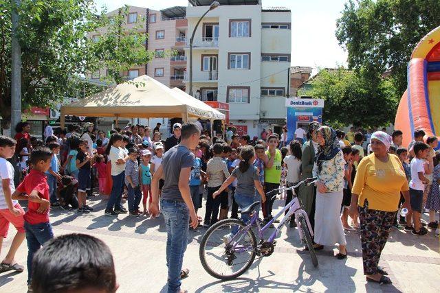 Germencik Belediyesi’nden çocuklara karne hediyesi