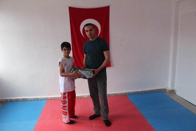 Kick Boks’ta başarılı olan öğrenciler ödüllendirildi