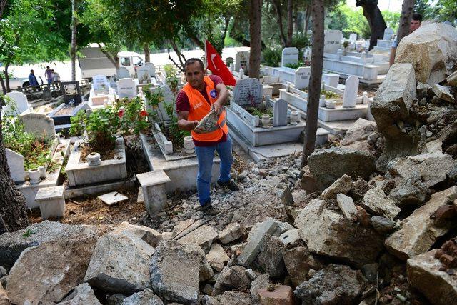 Kumluca Karşıyaka Mezarlığı’ndaki onarımı büyükşehir yapacak 3