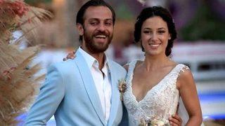 Erkan Kolçak Köstendil ve Cansu Tosun çifti bebekleriyle poz verdi!