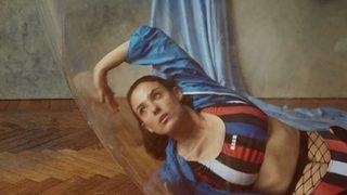  Cansu Tosun cesur pozlarıyla olay oldu