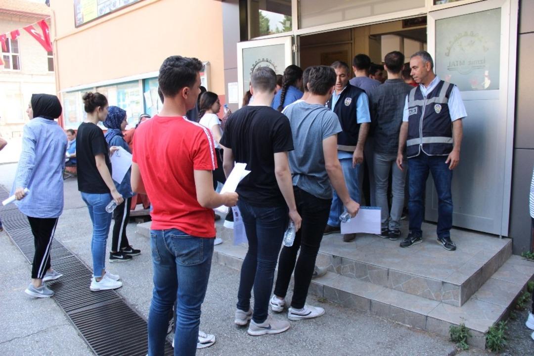Kocaeli&rsquo;de &uuml;niversite &ouml;ğrencilerinin sınav heyecanı başladı