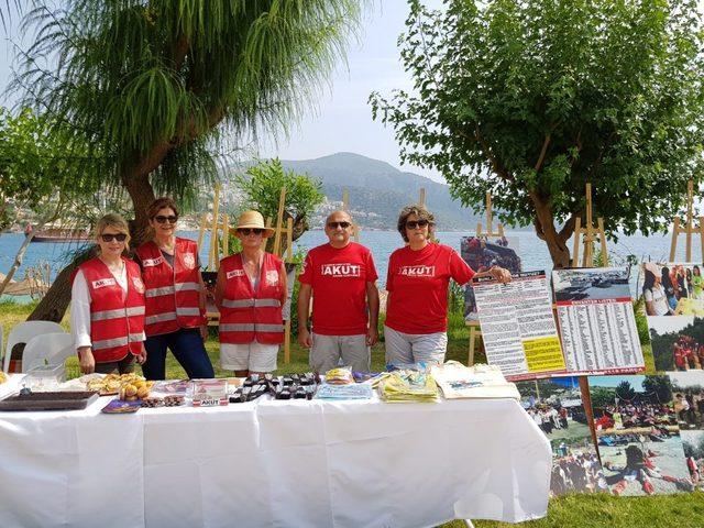 AKUT Kaş’ta plastik atıkların zararına dikkati çekti