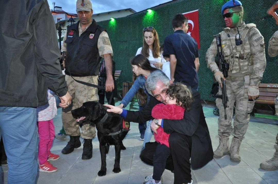 Kars İl Jandarma Komutanlığı stantı yoğun ilgi g&ouml;rd&uuml;