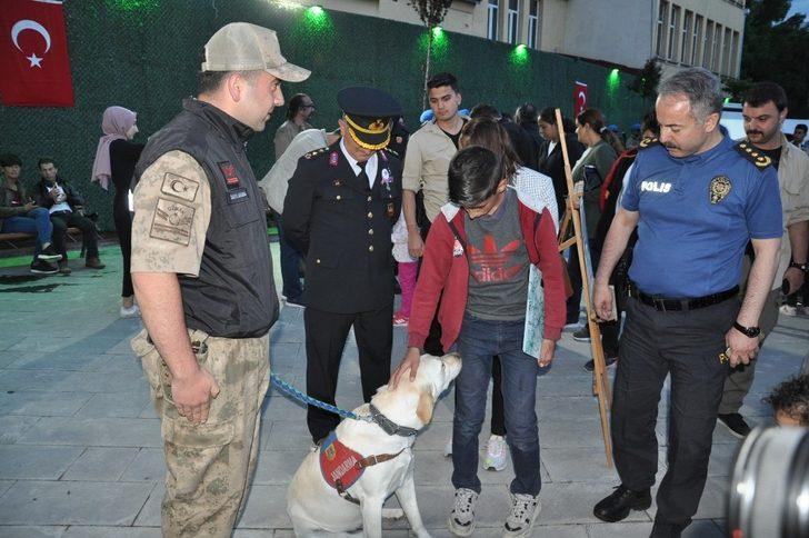 Kars İl Jandarma Komutanlığı stantı yoğun ilgi gördü G2