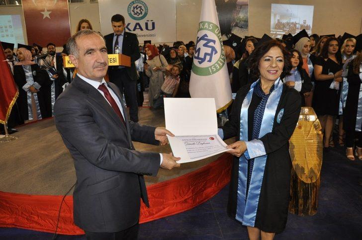 KAÜ Fen-Edebiyat Fakültesi’nde mezuniyet coşkusu G5