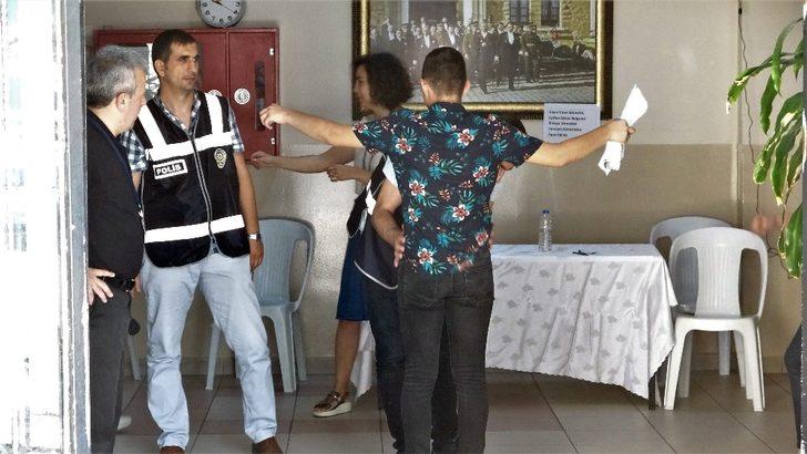 Bursa’da kimlik yerine ehliyetle gelen öğrenciler sınava alınmadı G5