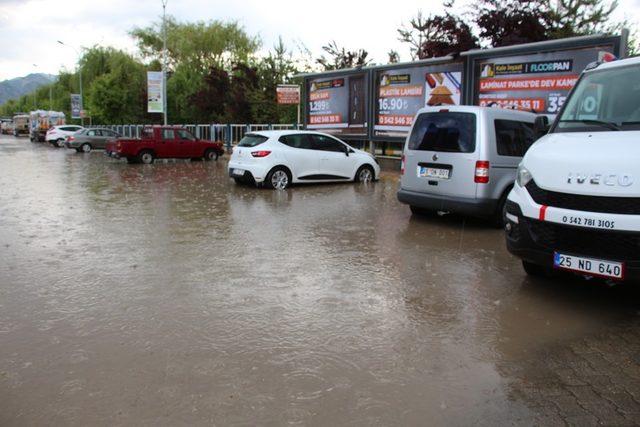 Oltu’da dolu yağışı etkili oldu